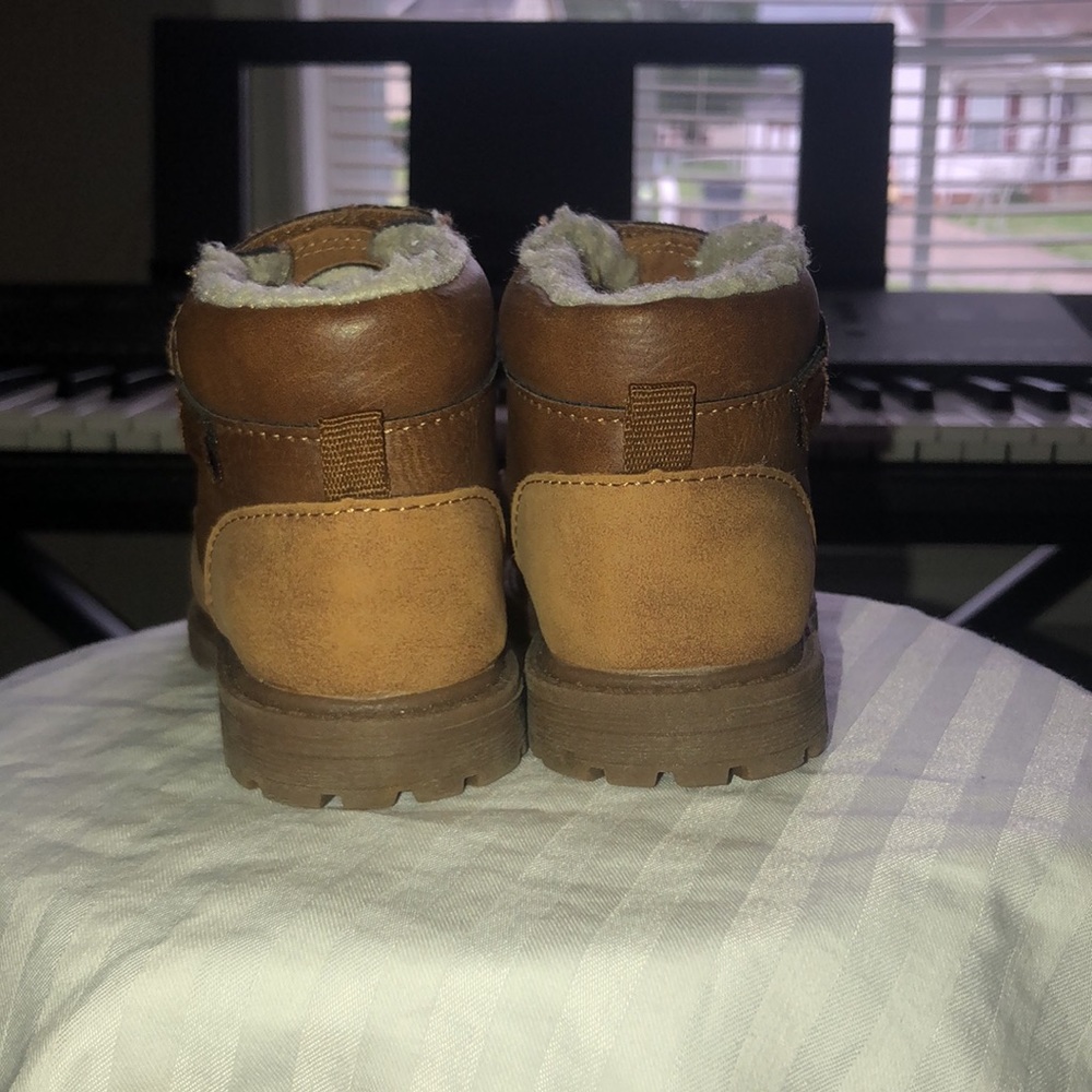 (SOLD) Oshkosh B’Gosh Boots - Picture 4 of 6